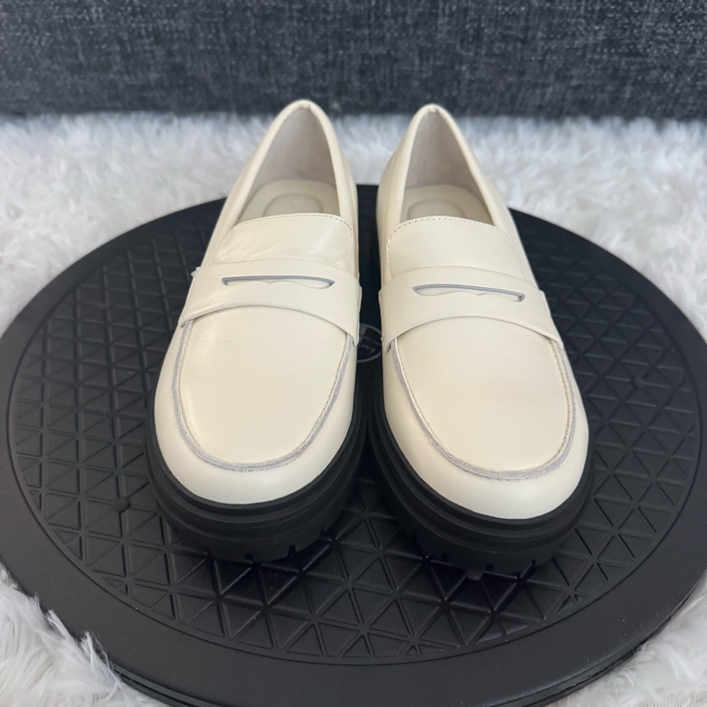 Quince Italian Leather Lug Sole Loafers in Bone with Black Soles Size 7 - Picture 6 of 16